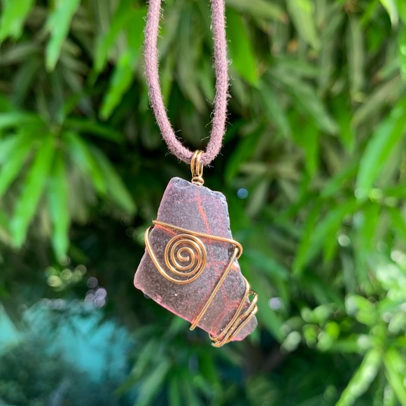 *SOLD* Rare purple sea glass necklace - Picture 2 of 3